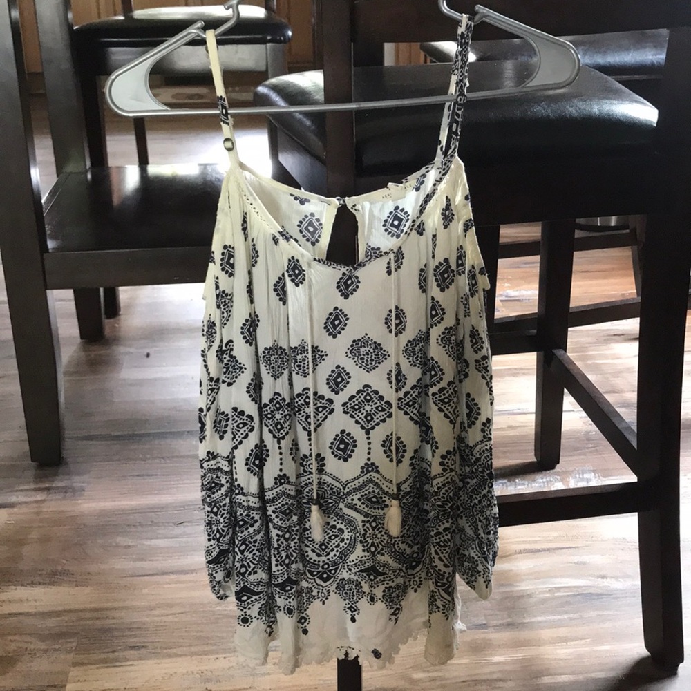 Open shoulder shirt